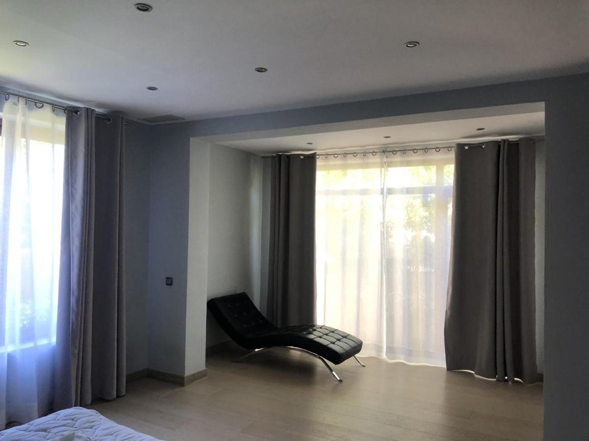 Villa With Heated Pool And Jacuzzi Close To Puerto Banus And Beach Estepona Extérieur photo